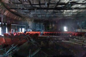 Auditorium incendiato